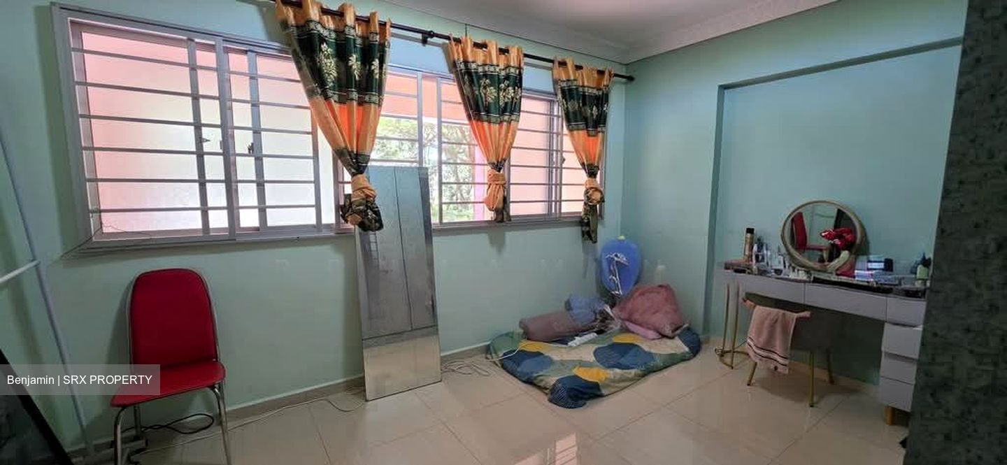 Blk 559 Jurong West Street 42 (Jurong West), HDB Executive #576083601